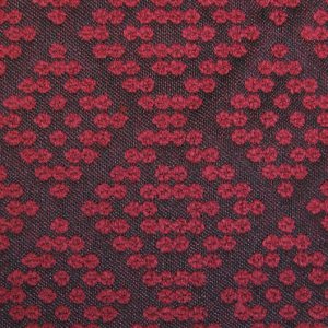 Shasha Dots E6 2529 100, meubelstof met ingeweven stippen in ruitpatroon. | Effabrics.nl