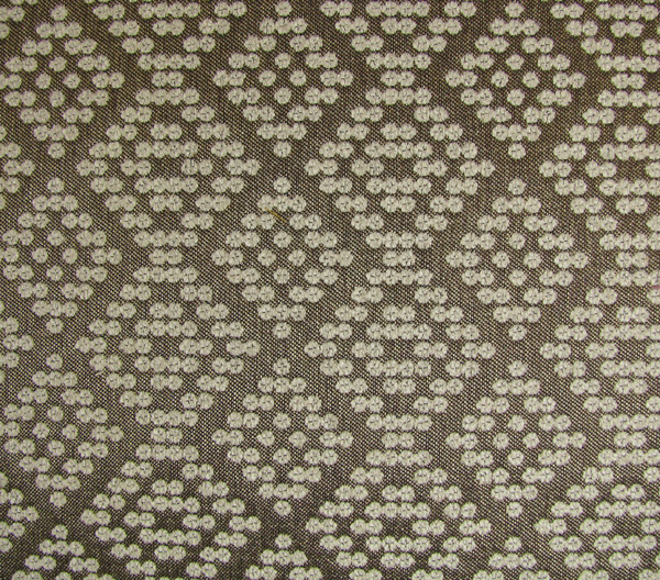 Shasha Dots E6 2529 700, meubelstof met ingeweven stippen in ruitpatroon. | Effabrics.nl