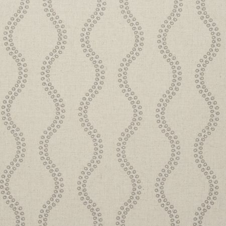 Woburn E0741-05, fijn geweven gordijnstof met geborduurde golf patroon.