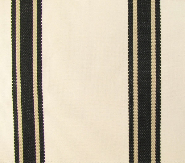 Maasai E5119-01. Stevige 100% katoenen meubelstof met geborduurde strepen.| Effabrics.nl