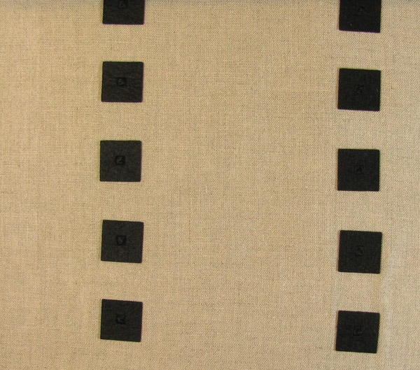 Sanduku E5129-01, Luxueuze decoratiestof met kleine vierkanten stukjes stof die in het midden zijn vast genaaid. Effabrics.nl