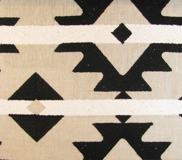 Wakati E5134-01, Luxueuze decoratiestof met geborduurde kelim patronen geweven met 100% natuurlijke materialen. | Effabrics.nl