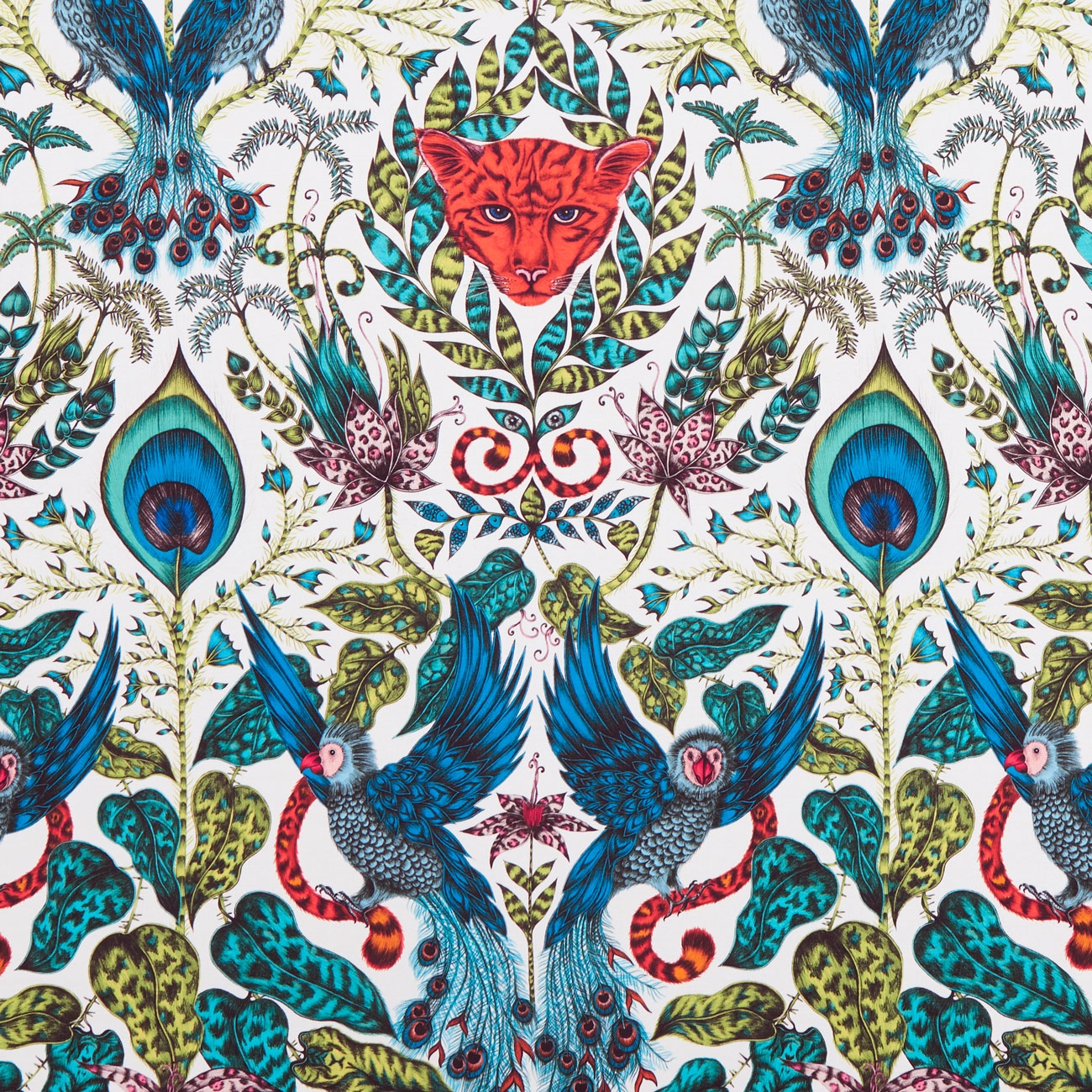 Amazon E1107-02, satijn-achtige meubelstof met dierenprint.