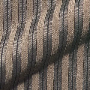 Q2 Concordia E0061-200, Klassiek gestreepte meubelstof met een glanzende, gladde, zeer fijn geweven streep.