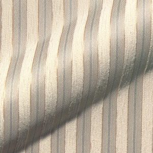 Q2 Concordia E0061-202, Klassiek gestreepte meubelstof met een glanzende, gladde, zeer fijn geweven streep.