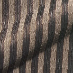 Q2 Concordia E0061-204, Klassiek gestreepte meubelstof met een glanzende, gladde, zeer fijn geweven streep.
