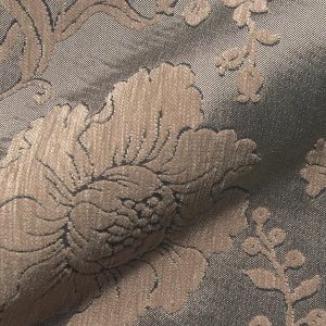 Q2 Rosario E0064-250, Meubelstof met klassieke Chenille bloemen op een fijngeweven glanzende ondergrond.