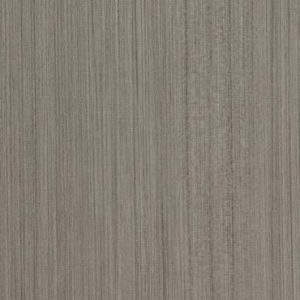 EV1019-15 grijs Holt is een vinyl wandbekleding met een houtachtige structuur en tekening. | Effabrics.nl