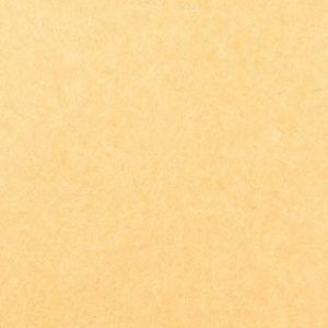 Pleso 1026-02 oranje. Vinyl wandbekleding, met een ingetogen tweekleurig travertinachtig dessin. | Effabrics.nl