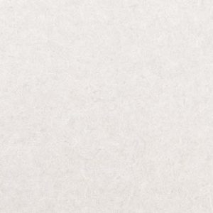Pleso 1026-17 grijs. Vinyl wandbekleding, met een ingetogen tweekleurig travertinachtig dessin. | Effabrics.nl