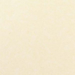 Pleso 1026-19 creme. Vinyl wandbekleding, met een ingetogen tweekleurig travertinachtig dessin. | Effabrics.nl