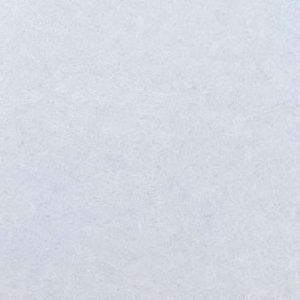 Pleso 1026-25 blauw. Vinyl wandbekleding, met een ingetogen tweekleurig travertinachtig dessin. | Effabrics.nl