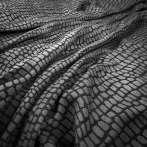 Cazador E1751-Zinc, Bijzondere velours meubelstoffen. Losjes geïnspireerd op dieren prints. | Effabrics.nl