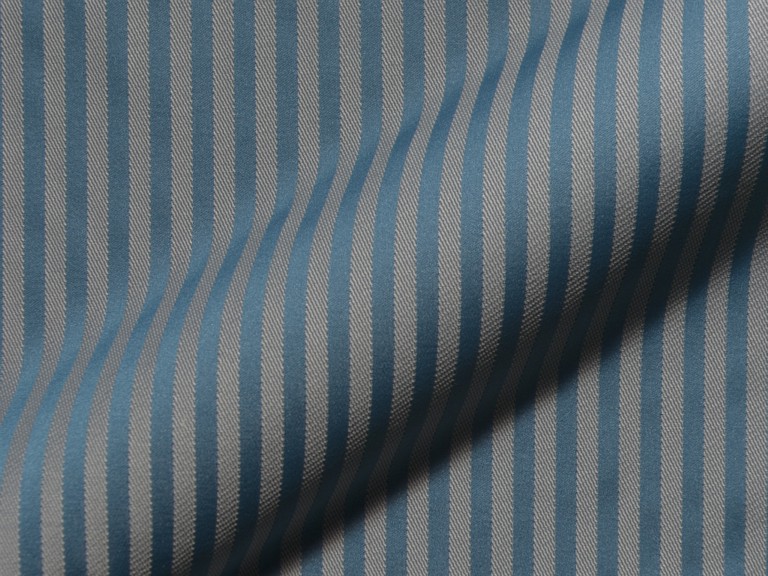 Fijn gestreepte, brandvertragende, klassieke meubelstof Rigello FR E5616-842 blauw