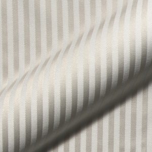 Fijn gestreepte, brandvertragende, klassieke meubelstof Rigello FR E5616-845 licht grijs